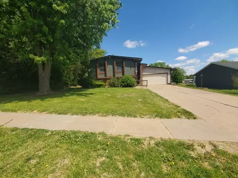 2340 Lafayette Ter, Clinton, IA 52732