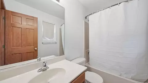 Bath - 7505 Kenicott Ln, Plainfield, IL 60586 photo 1 of 2