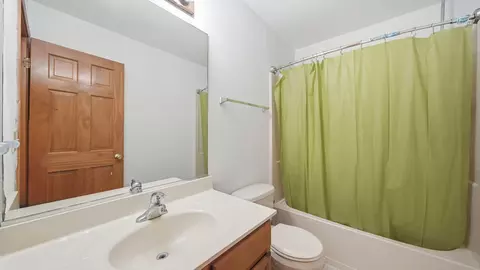 Bath - 7505 Kenicott Ln, Plainfield, IL 60586 photo 2 of 2