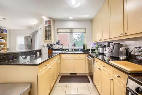 Kitchen - 1127 E Prairie Ave, Des Plaines, IL 60016 photo 2 of 3