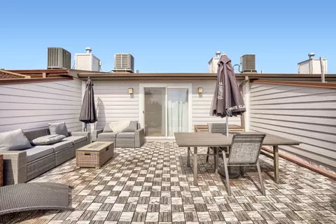 Exterior - 1127 E Prairie Ave, Des Plaines, IL 60016 photo 6 of 6