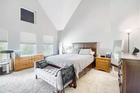 Bedroom - 1127 E Prairie Ave, Des Plaines, IL 60016 photo 1 of 2
