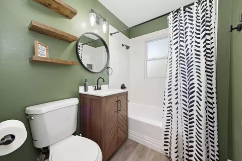 Bath - 1523 N Rohde Ave, Berkeley, IL 60163 photo 1 of 1