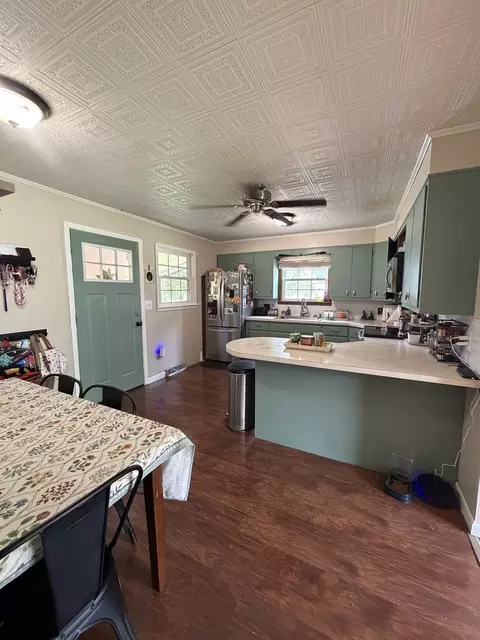 Kitchen - 189 Blasdel Dr, Joppa, IL 62953 photo 2 of 2