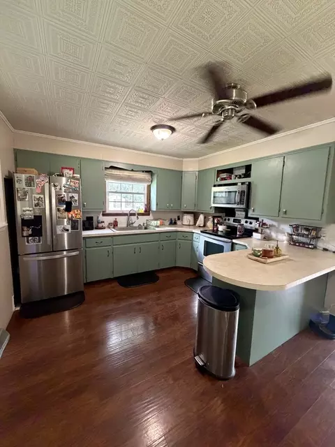 Kitchen - 189 Blasdel Dr, Joppa, IL 62953 photo 1 of 2
