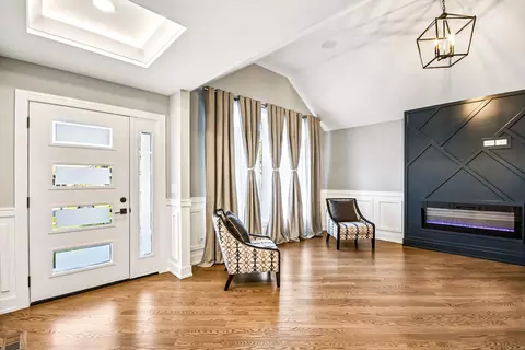 Entry Way - 8200 S Normandy Ave, Burbank, IL 60459 photo 1 of 2