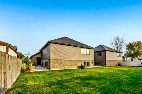 Exterior - 8200 S Normandy Ave, Burbank, IL 60459 photo 4 of 5