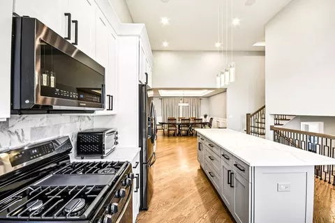 Kitchen - 8200 S Normandy Ave, Burbank, IL 60459 photo 4 of 5
