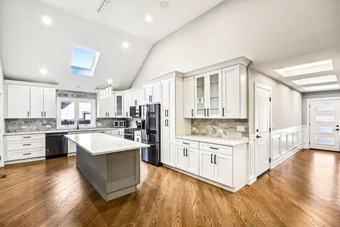 Kitchen - 8200 S Normandy Ave, Burbank, IL 60459 photo 2 of 5