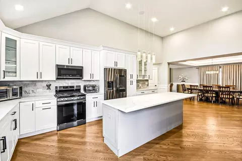Kitchen - 8200 S Normandy Ave, Burbank, IL 60459 photo 3 of 5