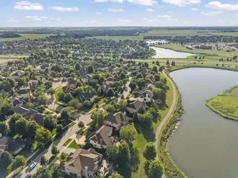 View/Area - 26612 Lindengate Cir, Plainfield, IL 60585 photo 7 of 13