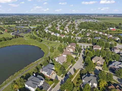 View/Area - 26612 Lindengate Cir, Plainfield, IL 60585 photo 3 of 13
