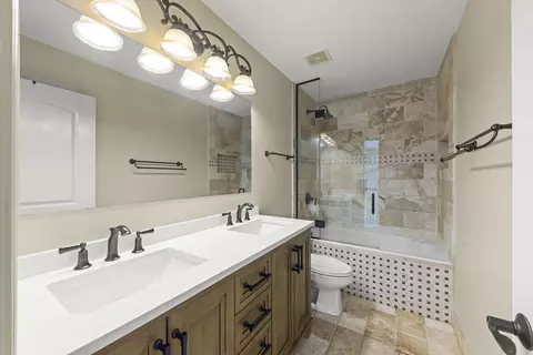 Bath - 26612 Lindengate Cir, Plainfield, IL 60585 photo 4 of 5