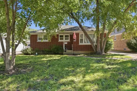 271 Dalton Ave, Mundelein, IL 60060