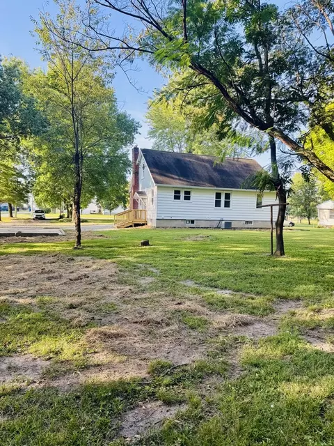 Exterior - 205 W Main St, Ewing, IL 62836 photo 5 of 6