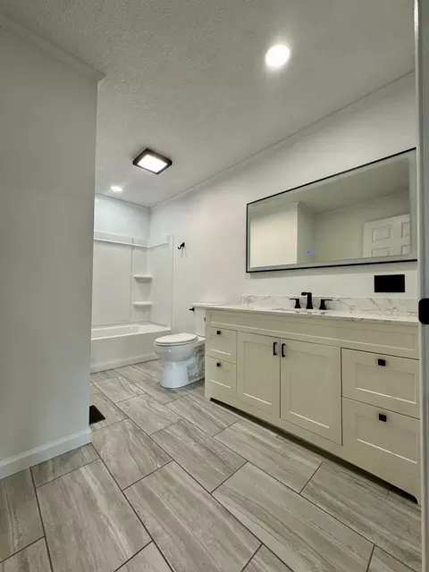 Bath - 205 W Main St, Ewing, IL 62836 photo 1 of 2
