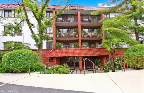 2046 Saint Johns Ave #3H, Highland Park, IL 60035