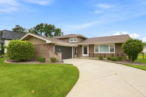 8828 W 98th St, Palos Hills, IL 60465