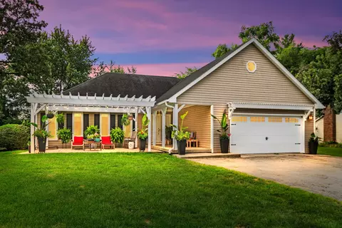 40 W719 Longshadow Ln, Campton Hills, IL 60175