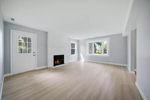 Living - 15811 S Whipple Ave, Markham, IL 60428 photo 2 of 4
