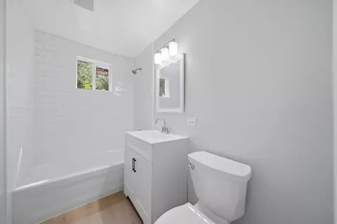 Bath - 15811 S Whipple Ave, Markham, IL 60428 photo 1 of 1