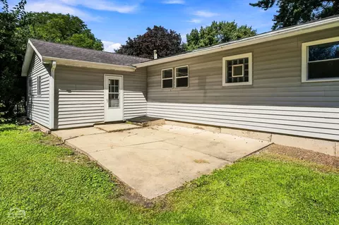 Exterior - 4515 Willow Ln, Mchenry, IL 60050 photo 3 of 6
