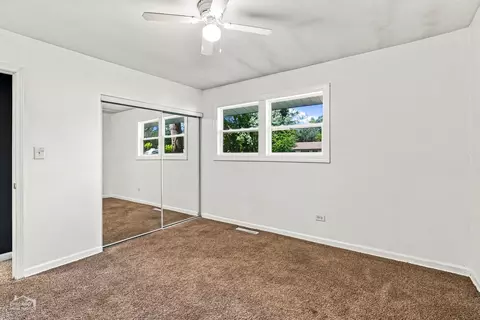Bedroom - 4515 Willow Ln, Mchenry, IL 60050 photo 2 of 6