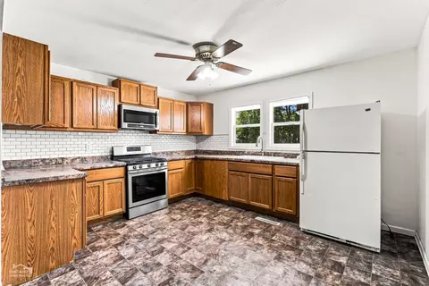 Kitchen - 4515 Willow Ln, Mchenry, IL 60050 photo 2 of 3