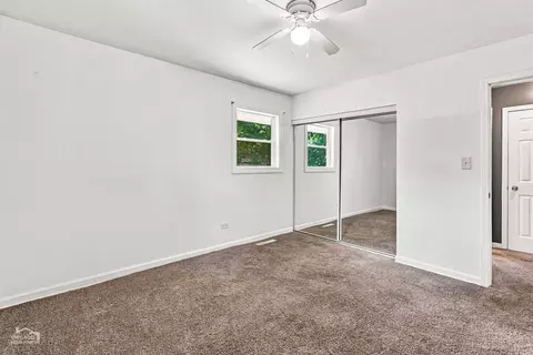 Bedroom - 4515 Willow Ln, Mchenry, IL 60050 photo 4 of 6