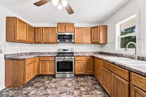Kitchen - 4515 Willow Ln, Mchenry, IL 60050 photo 1 of 3