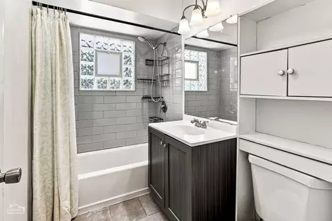Bath - 4515 Willow Ln, Mchenry, IL 60050 photo 1 of 1
