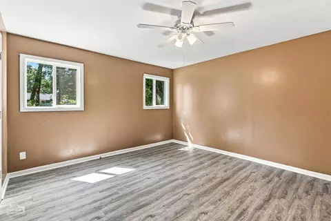 Bedroom - 4515 Willow Ln, Mchenry, IL 60050 photo 5 of 6