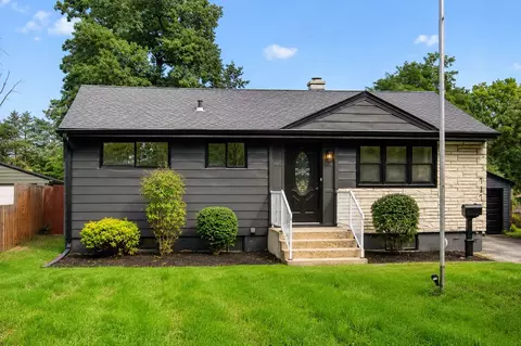 717 Kirkwood Ave, Winthrop Harbor, IL 60096