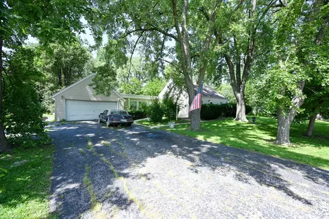 424 N Poplar Ave, Wood Dale, IL 60191