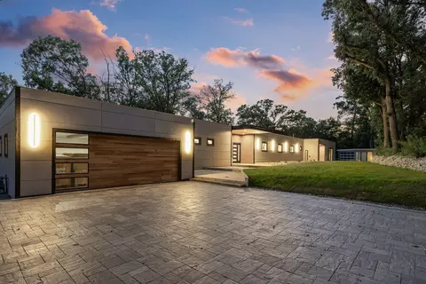 12604 S Pawnee Rd, Palos Park, IL 60464