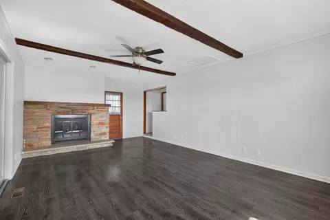 Living - 3560 E 14th Rd, Ottawa, IL 61350 photo 3 of 5