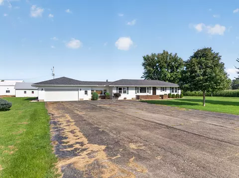 Exterior - 3560 E 14th Rd, Ottawa, IL 61350 photo 3 of 6