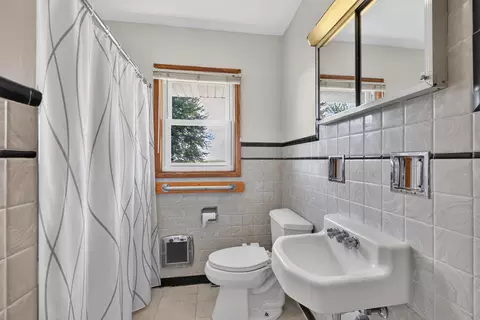 Bath - 3560 E 14th Rd, Ottawa, IL 61350 photo 1 of 1