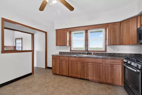 Kitchen - 3560 E 14th Rd, Ottawa, IL 61350 photo 2 of 3