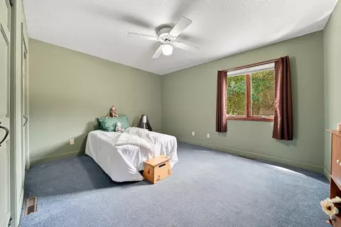 Bedroom - 14810 Melinda Dr, Morrison, IL 61270 photo 3 of 4
