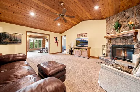 Living - 14810 Melinda Dr, Morrison, IL 61270 photo 1 of 2