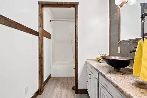 Bath - 14810 Melinda Dr, Morrison, IL 61270 photo 2 of 2