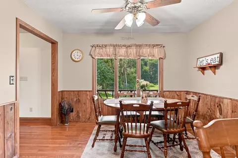 Dining - 14810 Melinda Dr, Morrison, IL 61270 photo 2 of 2