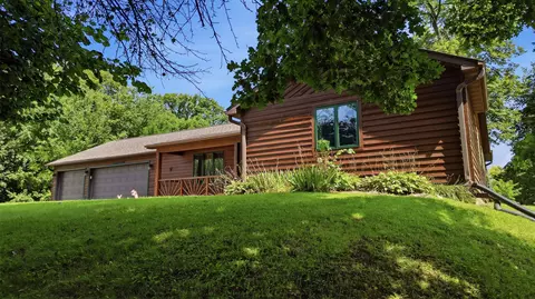 Exterior - 14810 Melinda Dr, Morrison, IL 61270 photo 3 of 6