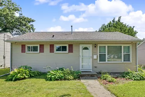 1111 31st St, Bettendorf, IA 52722