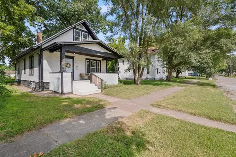 913 12th Ave, Rock Island, IL 61201
