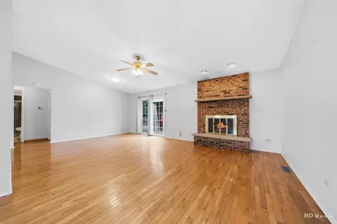 Living - 11640 197th St, Mokena, IL 60448 photo 1 of 2