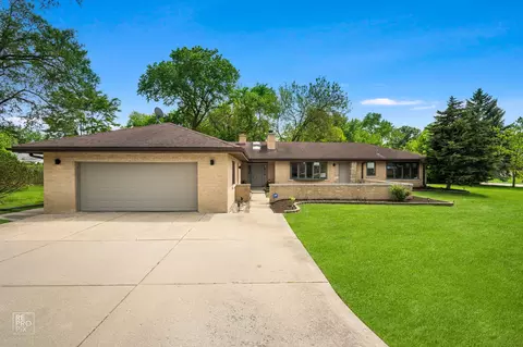 16 W721 Red Oak St, Bensenville, IL 60106