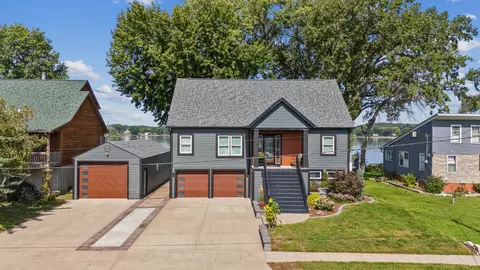 835 1st Ave, Hampton, IL 61256