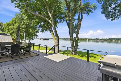 Exterior - 835 1st Ave, Hampton, IL 61256 photo 7 of 11